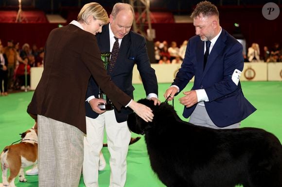 Le prince Albert II de Monaco et la princesse Charlène de Monaco lors de la remise des prix de l'Exposition Canine Internationale 2024, le 4 mai 2024.

Photo : Claudia Albuquerque/Bestimage