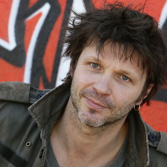 Le chanteur Bertrand Cantat rejoint José Bove et sa fille Marie, tous deux candidats à l'élection européenne, lors d'un rassemblement Eurock'peennes à Bordeaux, France, le 17 mai 2014. Photo by Patrick Bernard/ABACAPRESS.COM