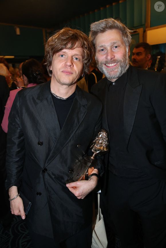 Alex Lutz (Molière de l'Humour pour "Sexe, Grog et Rocking Chair") et Tom Dingler - 37ème Nuit des Molières aux Folies Bergère à Paris, France, le 04 Mai 2026.

© Bertrand Rindoff / Bestimage