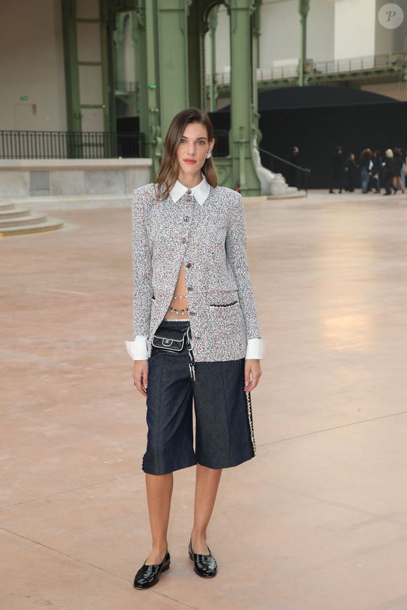 Charlotte Cardin au photocall du défilé Chanel Mode Féminine Prêt-À-Porter Automne/Hiver 2025-2026 lors de la Fashion Week de Paris (PFW) au Grand Palais, à Paris, France, le 11 mars 2025. © Bertrand Rindoff/Bestimage
