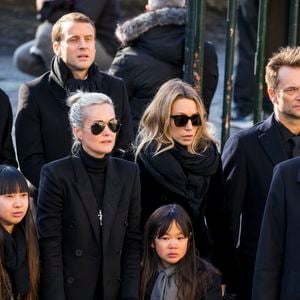 Laeticia Hallyday, ses filles Jade et Joy, Laura Smet et David Hallyday et Brigitte Macron (Trogneux) et le président de la république Emmanuel Macron - Arrivées des personnalités en l'église de La Madeleine pour les obsèques de Johnny Hallyday à Paris. Le 9 décembre 2017