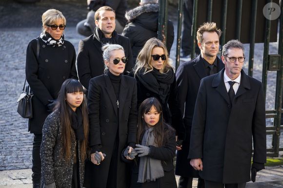 Laeticia Hallyday, ses filles Jade et Joy, Laura Smet et David Hallyday et Brigitte Macron (Trogneux) et le président de la république Emmanuel Macron - Arrivées des personnalités en l'église de La Madeleine pour les obsèques de Johnny Hallyday à Paris. Le 9 décembre 2017