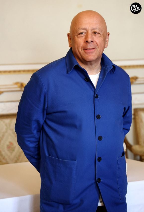 Le chef Thierry Marx clôture le défilé de la flamme olympique sur la place des Quinconces à Bordeaux le 23 Mai 2024. © Patrick Bernard/ Bestimage