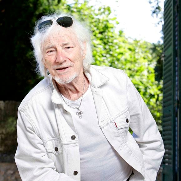 Hugues Aufray posant lors d'une séance de portrait à Paris, France. Photo par VIM/ABACAPRESS.COM