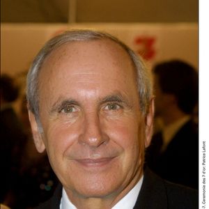 Patrice Laffont lui aurait alors répondu : “Bon, dis-le-moi, tu as une maîtresse ?” Sacré quiproquo !

Ceremonie des 7 d'or : Patrice Laffont © Francis Petit/ABACA.