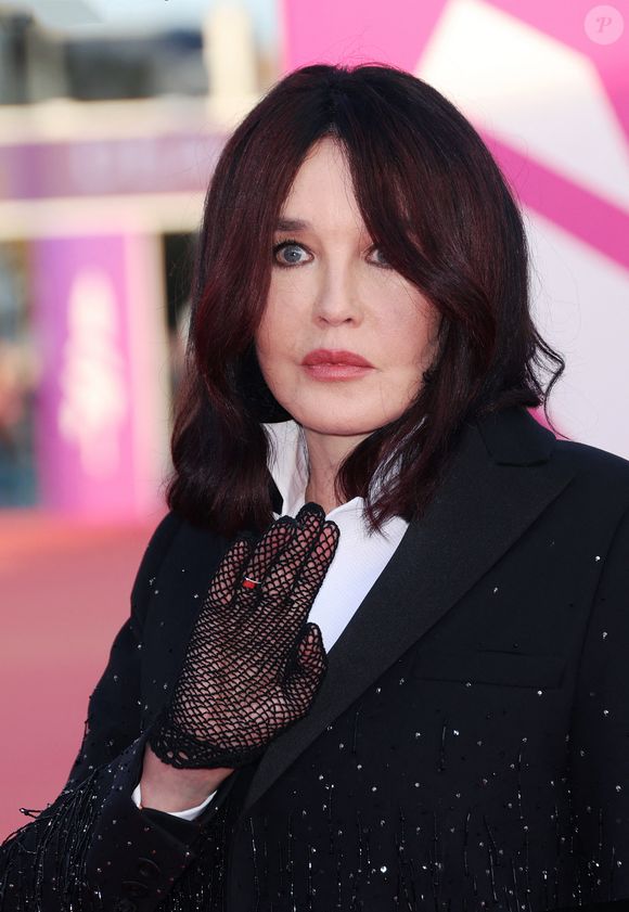 Isabelle Adjani - Arrivées à la cérémonie de clôture de la 50e édition du Festival du Cinéma américain à Deauville. Le 14 septembre 2024. © Denis Guignebourg / Bestimage