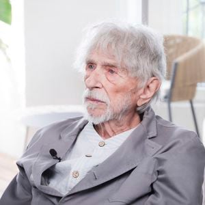 Pierre Richard a été contraint d’annuler ses rendez-vous estivaux et ses séances de dédicaces prévues au Domaine de l’Evêque.

Augustin Trappenard interviewe Pierre Richard pour Brut lors du 78ème Festival International du Film de Cannes, au Palais des Festivals à Cannes. © Jack Tribeca/Bestimage