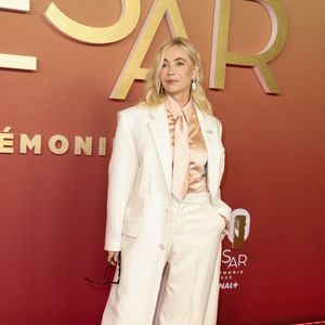 " Je ne sais pas comment je vais passer ce cap [du vieillissement], mais je sais que je ne le passerai pas par la chirurgie.". Désormais, la maman de Nelly, Johan et Surifel semble avoir trouvé la solution.

Emmanuelle Béart - Photocall de la 50ème édition de la cérémonie des César à l'Olympia à Paris, France, le 28 février 2025 © Dominique Jacovides - Olivier Borde / Bestimage