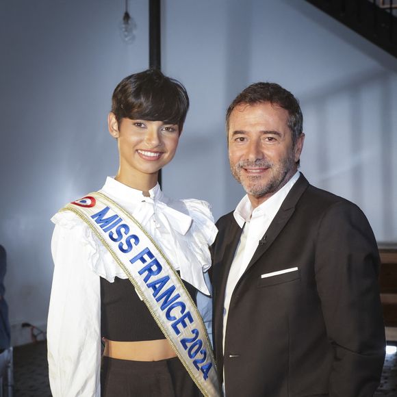 Exclusif - Eve Gilles, Bernard Montiel - Enregistrement de l'émission "Animaux Stars", présentée par B.Montiel et diffusée le 7 décembre sur Animaux TV. Le 23 septembre 2024
© Jack Tribeca / Bestimage