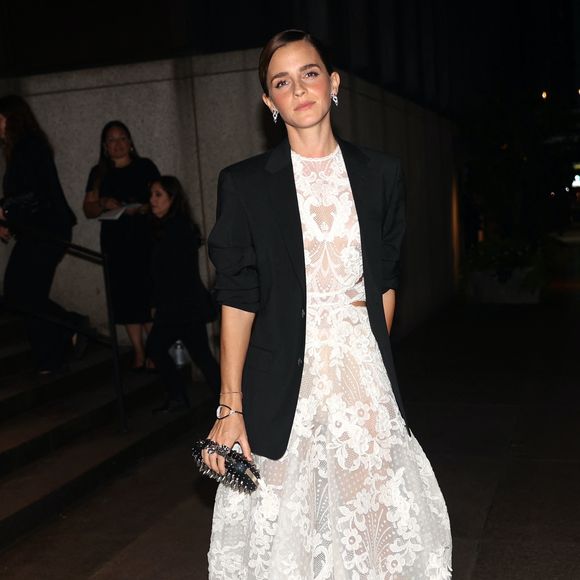 Et a été condamnée à 1155 euros d'amende et une suspension de permis de 6 mois pour excès de vitesse

Emma Watson - Arrivées à la soirée de gala de la Fondation Kering "Caring for Women" à New York le 15 septembre 2022. BESTIMAGE