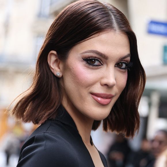 Les vidéos d’Iris Mittenaere le jour de l’opération d’Antoine Dupont interrogent

Iris Mittenaere - Les célébrités arrivent au défilé Stéphane Rolland à la Salle Pleyel, "Collection Haute Couture Printemps/Eté" lors de la Fashion Week de Paris (PFW). 
© Denis Guignebourg / Bestimage