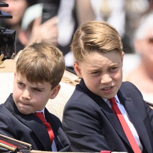 Le prince Louis et le prince George assistent au défilé de l'anniversaire du roi et à la montée des couleurs. © PA Photos/ABACA