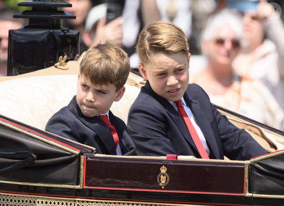 Le prince Louis et le prince George assistent au défilé de l'anniversaire du roi et à la montée des couleurs. © PA Photos/ABACA