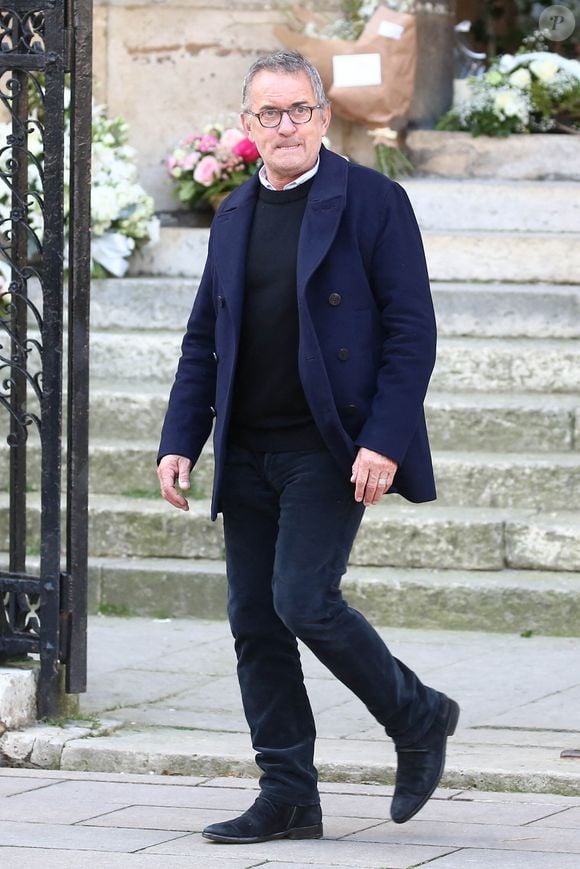 Christophe Dechavanne lors des obsèques du présentateur du journal télévisé français Jean-Pierre Pernaut à la basilique Sainte-Clotilde à Paris, France, le 9 mars 2022. Photo par Nasser Berzane/ABACAPRESS.COM