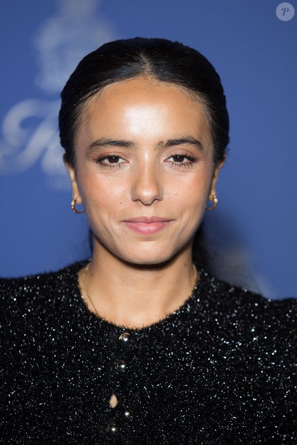 "J’ai même été victime de coups bas : une année à Cannes, je me suis fait voler ma robe juste avant de monter les marches…".

Hafsia Herzi - Photocall des 125 ans du Ritz à Paris Le 14 septembre 2023.  © Rachid Bellak/ Bestimage