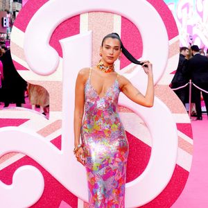 Dua Lipa arrive pour la première européenne du film « Barbie » au Cineworld Leicester Square à Londres le mercredi 12 juillet 2023. Crédit photo : Ian West/PA Wire