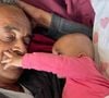 Ce mercredi 30 juillet 2025, l'intéressé a certainement fait craquer ses fidèles abonnés en s'immortalisant aux côtés de sa petite dernière. Face caméra, Yannick Noah fait mine de dormir... 

Yannick Noah immortalisé aux côtés de sa petite Keelani (Capture d'écran Instagram - Juillet 2025).