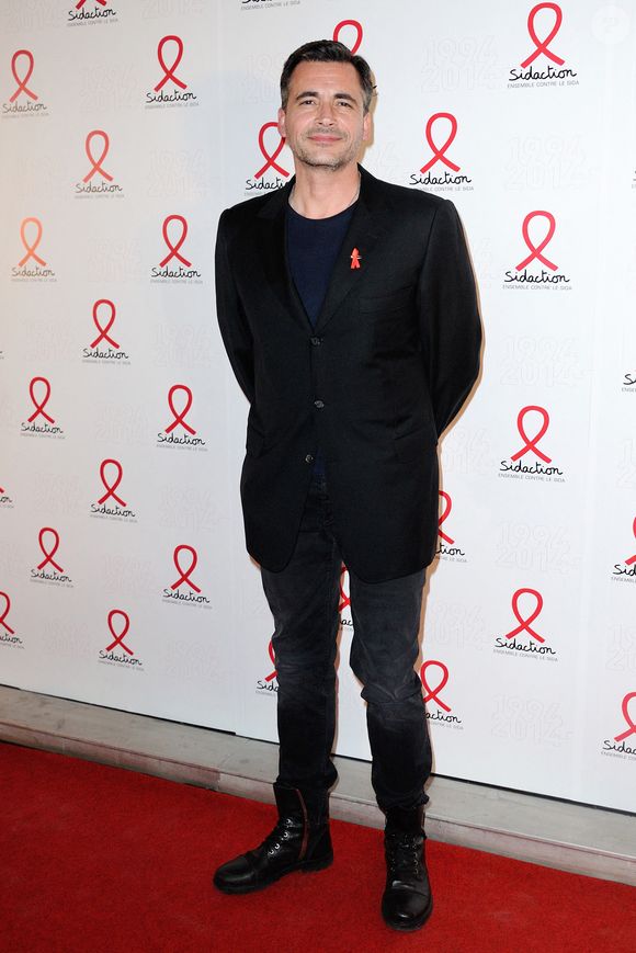 Olivier Minne posant lors d'un photocall pour le lancement du Sidaction 2014 et du 'Sidaction 20e anniversaire' qui s'est tenu au Musée du quai Branly à Paris, France, le 10 mars 2014. Photo par Aurore Marechal/Abaca