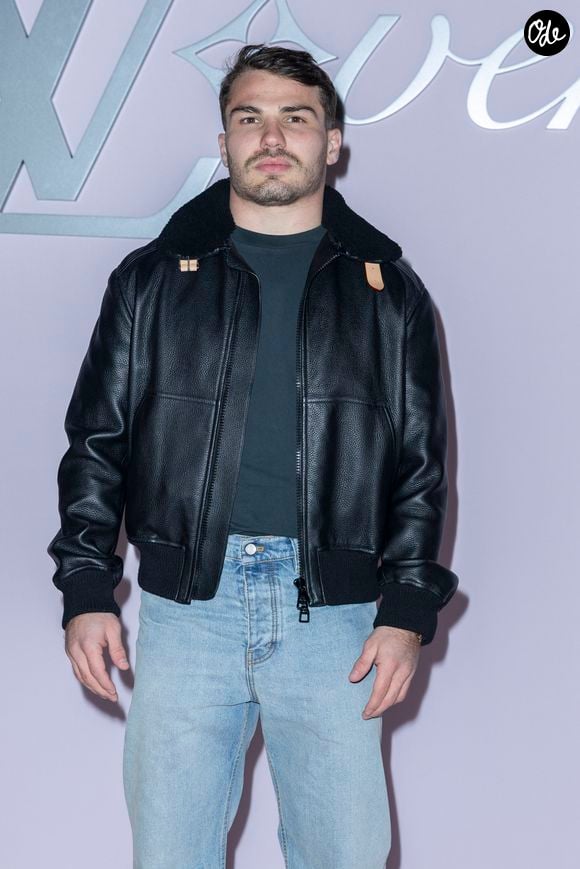 Antoine Dupont - Photocall pour le défilé Louis Vuitton prêt à porter hommes Automne / hiver  2025 - 2026 lors de la fashion week à Paris le 21 2025.

© Olivier Borde /Bestimage