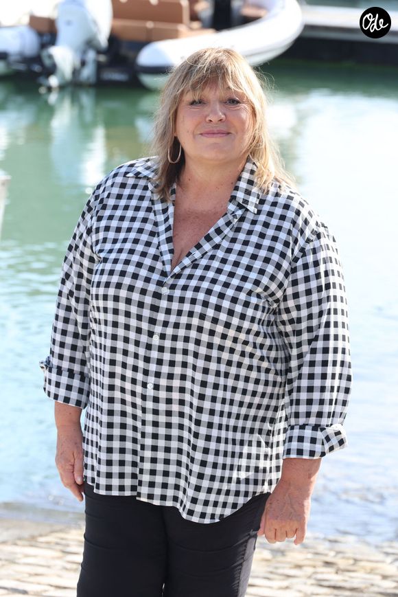 Michele Bernier lors du photocall du "Parfum du Bonheur" lors du 27ème Festival de la Fiction de la Rochelle, France, le 19 septembre 2025. © Denis Guignebourg/Bestimage