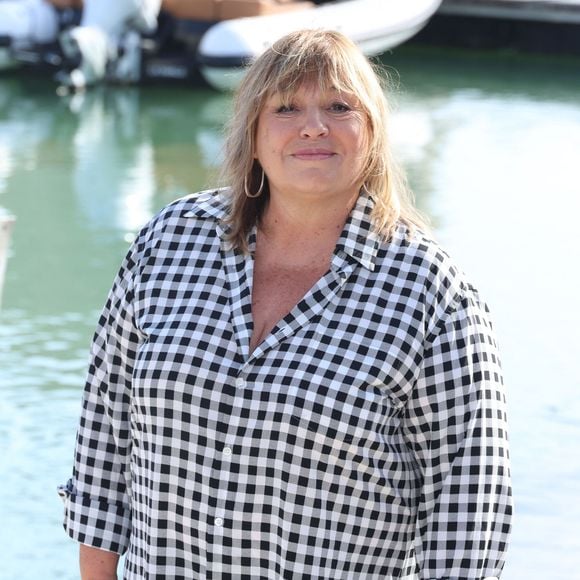 Michele Bernier lors du photocall du "Parfum du Bonheur" lors du 27ème Festival de la Fiction de la Rochelle, France, le 19 septembre 2025. © Denis Guignebourg/Bestimage