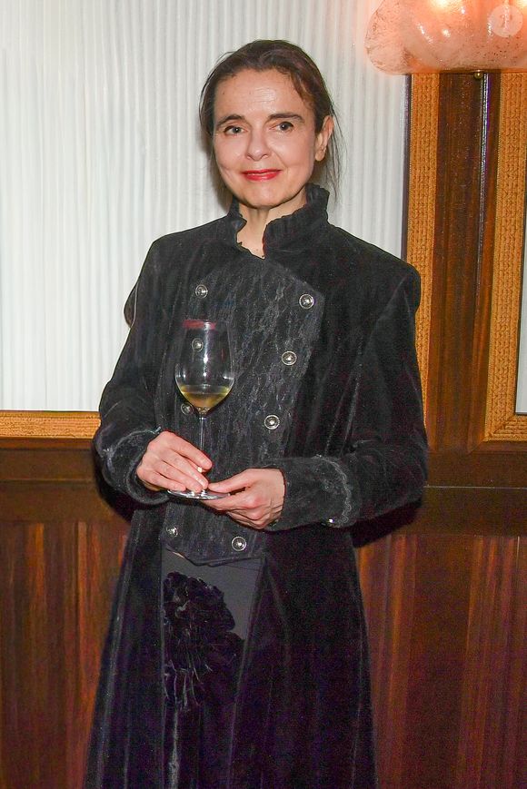 Amélie Nothomb - Laura Vazquez remporte le prix Décembre 2025 pour son livre "Les Forces" au restaurant Prunier à Paris le 28 octobre 2025.

© Alexandre Fay / Pixplanete / Bestimage