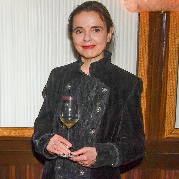 Amélie Nothomb - Laura Vazquez remporte le prix Décembre 2025 pour son livre "Les Forces" au restaurant Prunier à Paris le 28 octobre 2025.

© Alexandre Fay / Pixplanete / Bestimage