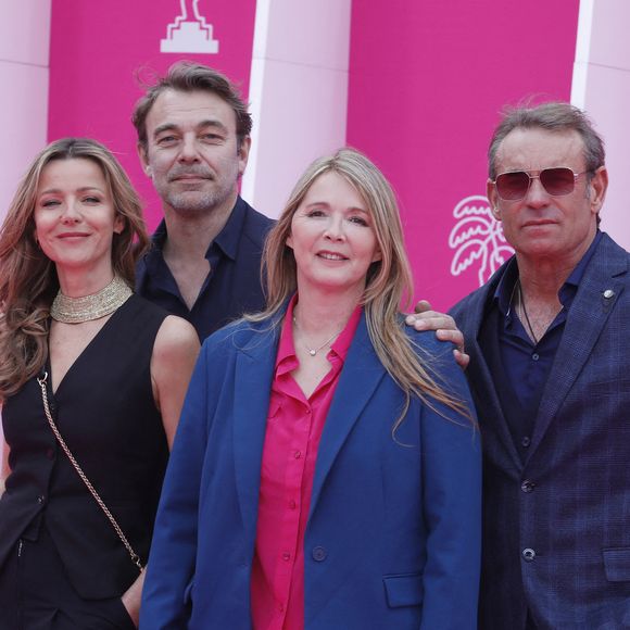 Les derniers épisodes des "Mystères de l’amour" seront diffusés ce dimanche

Laure Guibert, Patrick Puydebat, Hélène Rollès et Tom Schacht ( Les mystères de L'amour) - Soirée d'ouverture de CanneSeries Saison 6 au Palais des Festivals de Cannes
© Denis Guignebourg/Bestimage