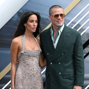 Ines de Ramon et Brad Pitt arrivant à la première européenne de F1 The Movie, Cineworld, Leicester Square. Crédit : Doug Peters/EMPICS © PA Photos/ABACA