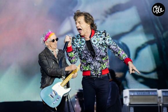 Malgré leurs désaccords, Keith Richards estime que leur alchimie artistique reste intacte et continue de nourrir leurs compositions.

Keith Richards et Mick Jagger lors du concert des Rolling Stones à l'hippodrome de Longchamp, dans le cadre de leurs tournée anniversaire "Sixty", qui marque leurs 60 ans de carrière (1962—2022), à Paris, le 23 juillet 2022.

© Jack Tribeca / Bestimage