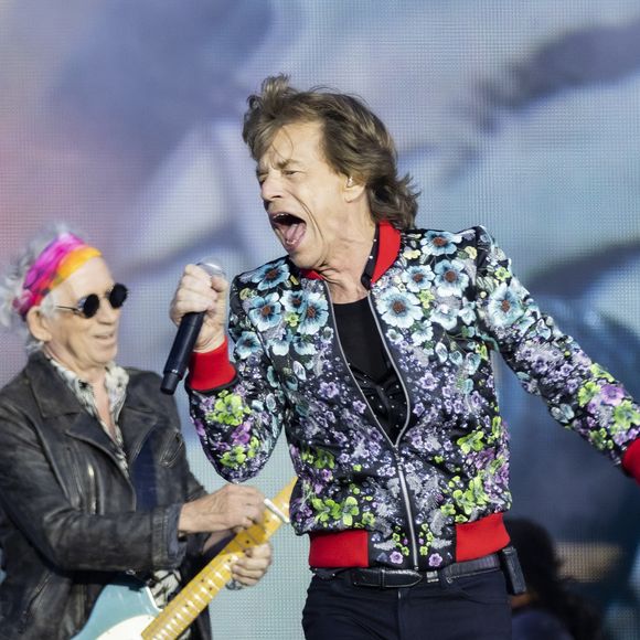 Malgré leurs désaccords, Keith Richards estime que leur alchimie artistique reste intacte et continue de nourrir leurs compositions.

Keith Richards et Mick Jagger lors du concert des Rolling Stones à l'hippodrome de Longchamp, dans le cadre de leurs tournée anniversaire "Sixty", qui marque leurs 60 ans de carrière (1962—2022), à Paris, le 23 juillet 2022.

© Jack Tribeca / Bestimage