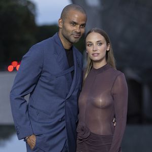 Tony Parker et Agathe Teyssier - Photocall du dîner "Prelude pour les JO" à la Fondation Vuitton à Paris, France, le 25 juillet 2024. © Olivier Borde/Bestimage