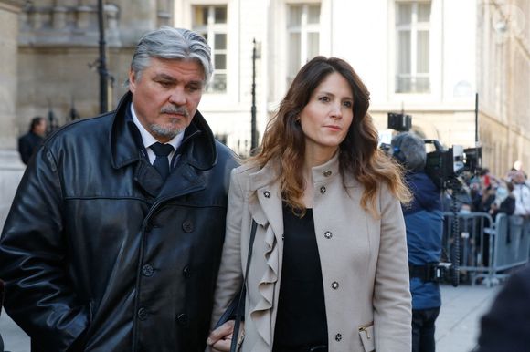 David Douillet et sa femme Vanessa - Sorties des obsèques de Jean-Pierre Pernaut en la Basilique Sainte-Clotilde à Paris le 9 mars 2022. 

© Christophe Clovis / Bestimage