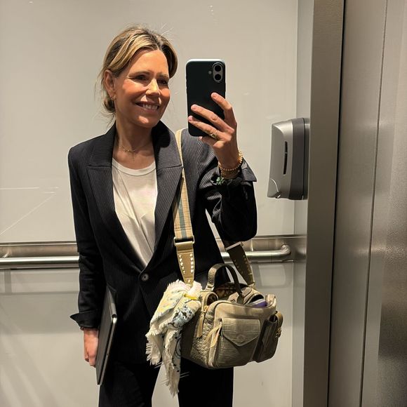 Laura Tenoudji quelque temps avant la prise d'antenne dans l'émission "Télématin"

Laura Tenoudji sur Instagram