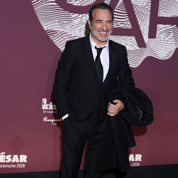 Jean Dujardin au photocall du dîner de la 51ème cérémonie des César au Fouquet's à Paris, France, le 27 février 2026. © Denis Guignebourg/Bestimage
