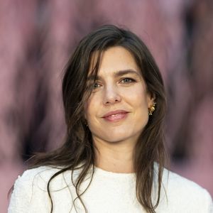 Elle va prendre la direction de la collection "Un pas de côté" chez Actes Sud.

Charlotte Casiraghi assiste au défilé Chanel Haute Couture printemps-été 2026 dans le cadre de la Fashion Week de Paris, le 27 janvier 2026 à Paris, en France. Photo : Eliot Blondet/ABACAPRESS.COM