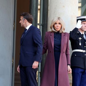 Le président de la République Emmanuel Macron et la première dame Brigitte Macron accueillent le roi Philippe et la reine Mathilde de Belgique à l'Elysée. © Dominique Jacovides / Bestimage