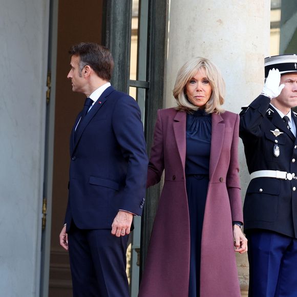 Le président de la République Emmanuel Macron et la première dame Brigitte Macron accueillent le roi Philippe et la reine Mathilde de Belgique à l'Elysée. © Dominique Jacovides / Bestimage