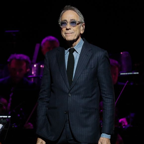 Exclusif - Alain Chamfort - Spectacle symphonique "Aznavour Célébration - l'hommage officiel" en clôture du centenaire de la naissance de C. Aznavour au palais des Congrès à Paris le 23 novembre 2024.
© Christophe Clovis / Bestimage