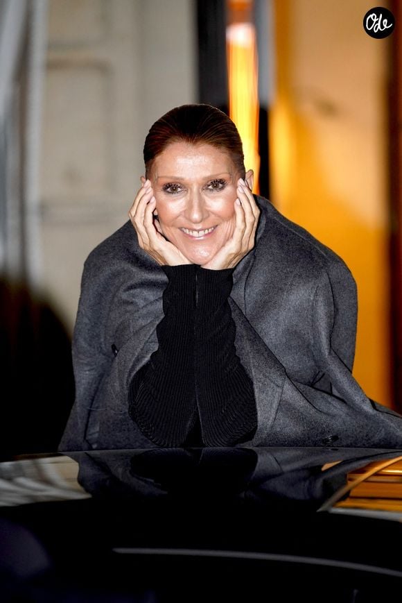 Céline Dion a laissé le soin à sa secrétaire personnelle de chaperonner ses enfants.

Céline Dion au Royal-Monceau, à Paris. Copyright : Backgrid USA / Bestimage