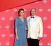 Délicatement plissée, cette création Haute-Couture possède un décolleté dans le dos et était associée à un collier cascade de diamants. 

Le prince Albert II de Monaco et la princesse Charlene - 76ème Bal de la Croix Rouge dans la salle des Etoiles à Monaco le 12 juillet 2025. © Bruno Bebert/Bestimage