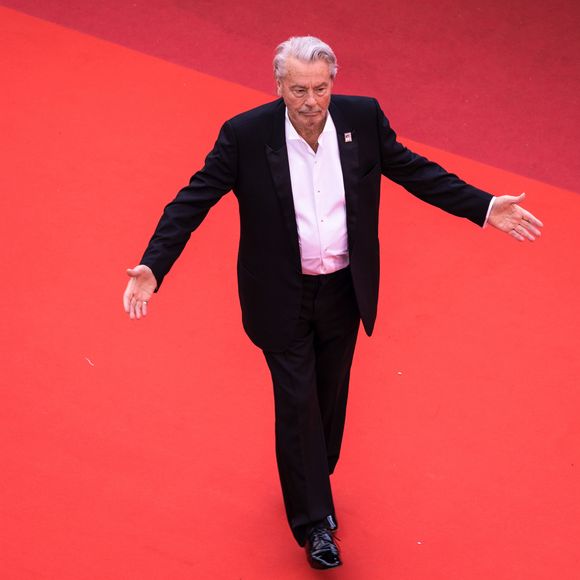 Alain Delon (Palme d'Or d'Honneur du 72ème festival de Cannes)  - Montée des marches du film "A Hidden Life" lors du 72ème Festival International du Film de Cannes. Le 19 mai 2019 © Borde / Jacovides / Moreau / Bestimage