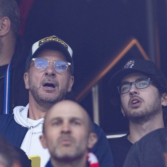 Les stars au Parc des Princes pour l’incroyable victoire du PSG


Ary Abittan, Michaël Youn, Sean Obispo - Célébrités dans les tribunes lors du match retour de la Ligue Des Champions (LDC) "PSG - Arsenal" (2-1) au Parc des Princes à Paris © Cyril Moreau/Bestimage