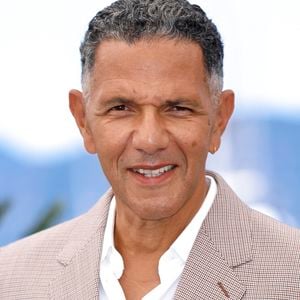 Ce dimanche 22 juin, Laurent Delahousse présentera un nouveau numéro de "20h30 le dimanche" sur France 2, dans lequel il partira à la rencontre de l’acteur Roschdy Zem. 

Roschdy Zem pose lors du photocall de 'Moi Qui T'aimais' pendant le 78ème Festival de Cannes au Palais des Festivals à Cannes, France, le 23 mai 2025.