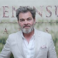 En Normandie où il possède une maison, Clovis Cornillac pratique une activité en plein air hautement recommandée par les professionnels