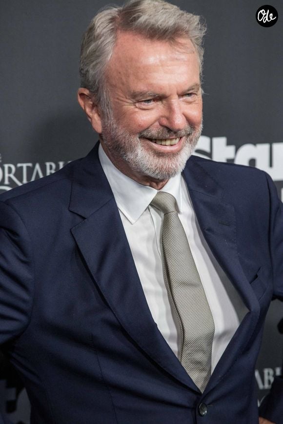 Dans un message partagé sur les réseaux sociaux, les proches de Sam Neill ont annoncé que le comédien s'était éteint à Sydney, en Australie, entouré des siens.

Sam Neill au Photocall de la première du film "The Portable Door" à Moore Park, Australie, le 23 mars 2023.