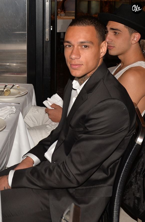 Exclusif -  Le footballeur international néerlandais évoluant au poste de défenseur latéral droit au Paris-Saint-Germain, Grégory Van der Wiel et sa petite amie Stephanie Bertram Rose viennent fêter le titre de champion du PSG lors d'un dîner lors du 68ème festival du film à Cannes le 18 mai 2015.