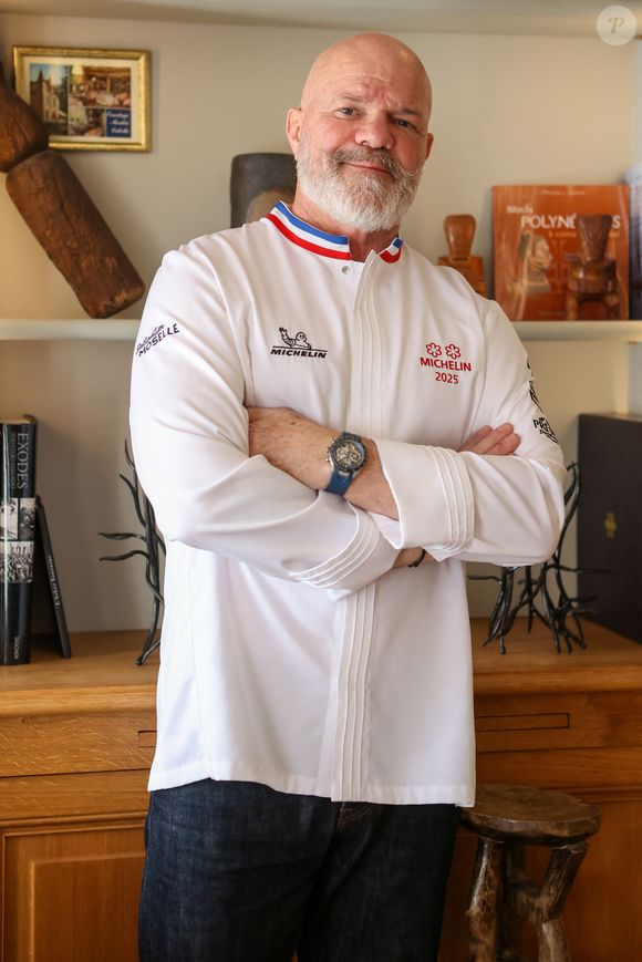 Exclusif - Le chef Philippe Etchebest dans les cuisines de son restaurant "Maison Nouvelle" à Bordeaux, le 11 avril 2025. ©Jean-Marc Lhomer/Bestimage.