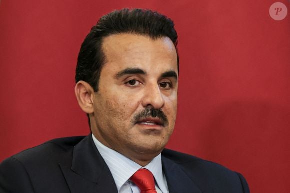 Selon "France Info", Tamim ben Hamad Al Thani et sa famille ont aussi largement investi la Place Vendôme.

RUSSIE, MOSCOU - 17 AVRIL 2025 : Le cheikh Tamim bin Hamad Al Thani, émir du Qatar, assiste à une réunion avec Vladimir Poutine (Vladimir Poutine), président de la Russie, au Kremlin de Moscou. Mikhail Sinitsyn/TASS