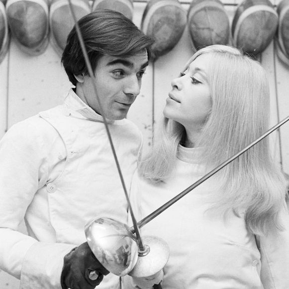Qu'ils ont eu en 1969

En France, rendez-vous avec Pierre Arditi et sa femme Florence Giorgetti lors d'une leçon d'escrime. Le 26 novembre 1969 © Michel Ristroph via Bestimage